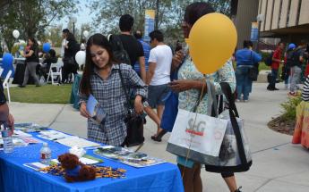 Students at Transfer Fair